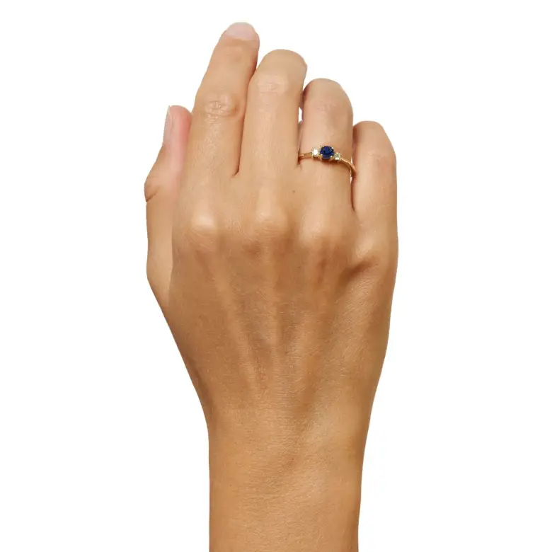 Złoty pierścionek z szafirem Złoty pierścionek z szafirem